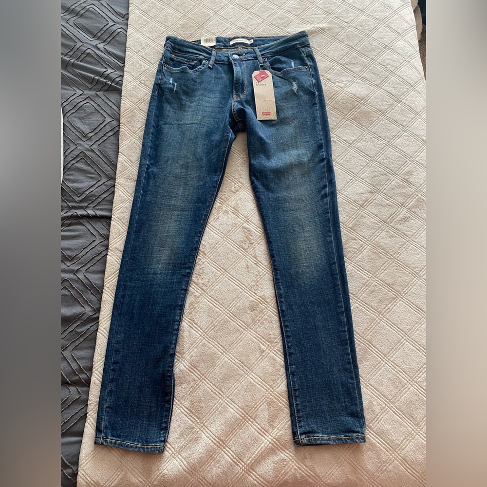 Levi’s 711 Skinny Jeans